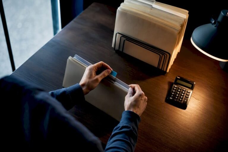 Fintech redaktorius tikrina finansinių teiginių šaltinius